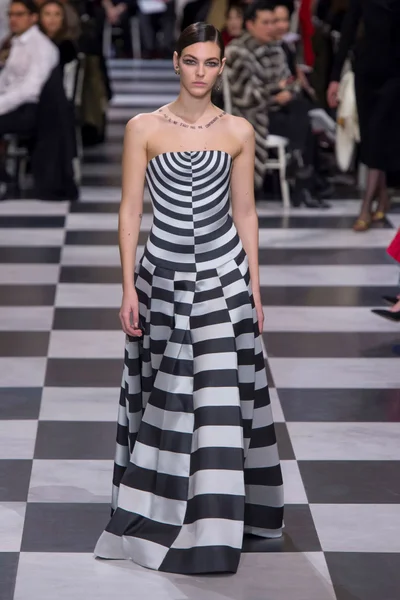 Look 12
